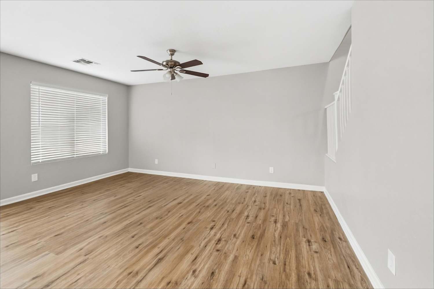 10549 West Alvarado Rd photo 5