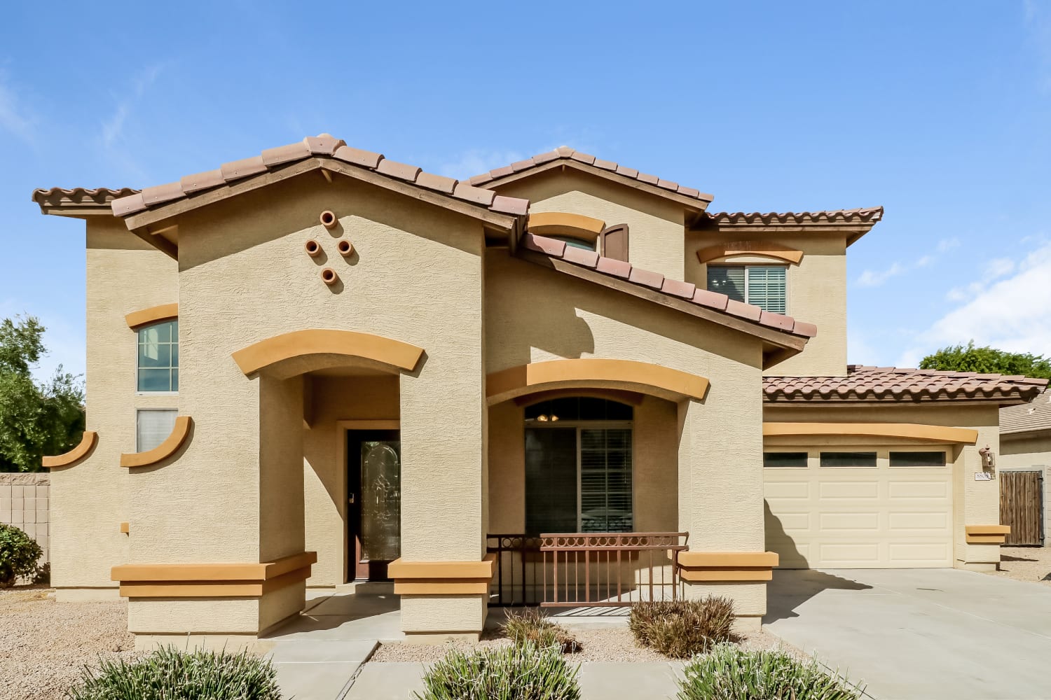 8806 W Gardenia Ave Glendale, AZ 85305 photo 2