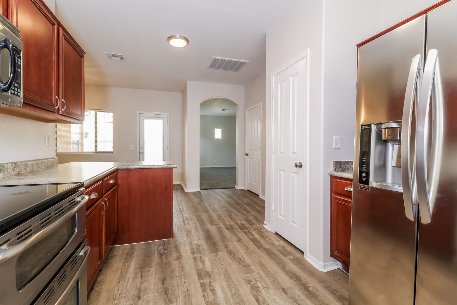15949 W Mauna Loa Ln Surprise, AZ 85379 photo 4