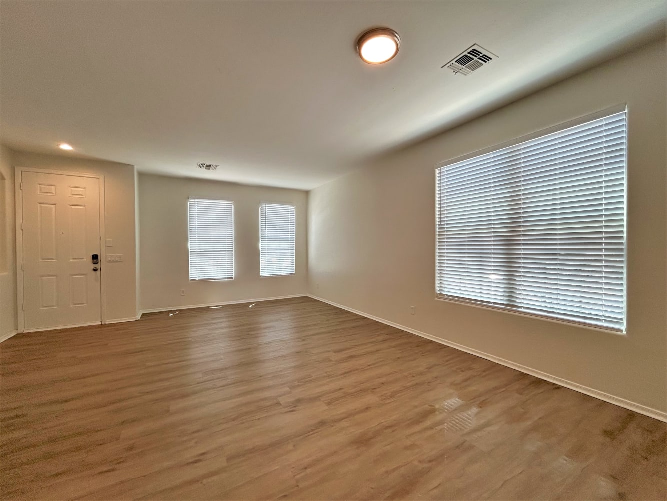 16042 W Hualapai St Goodyear, AZ 85338 photo 4