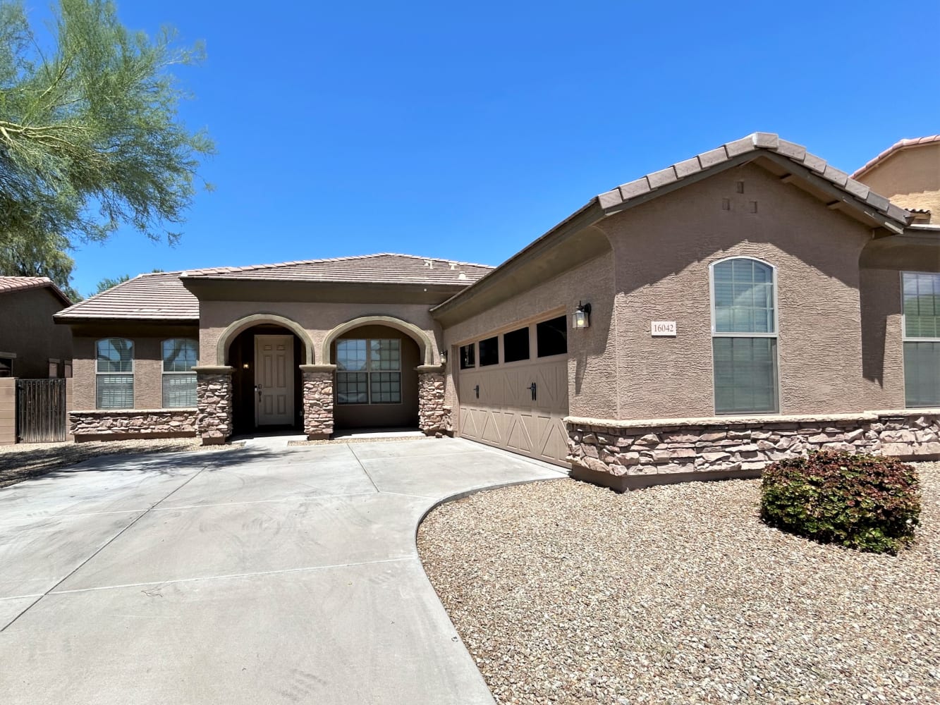 16042 W Hualapai St Goodyear, AZ 85338 photo 3
