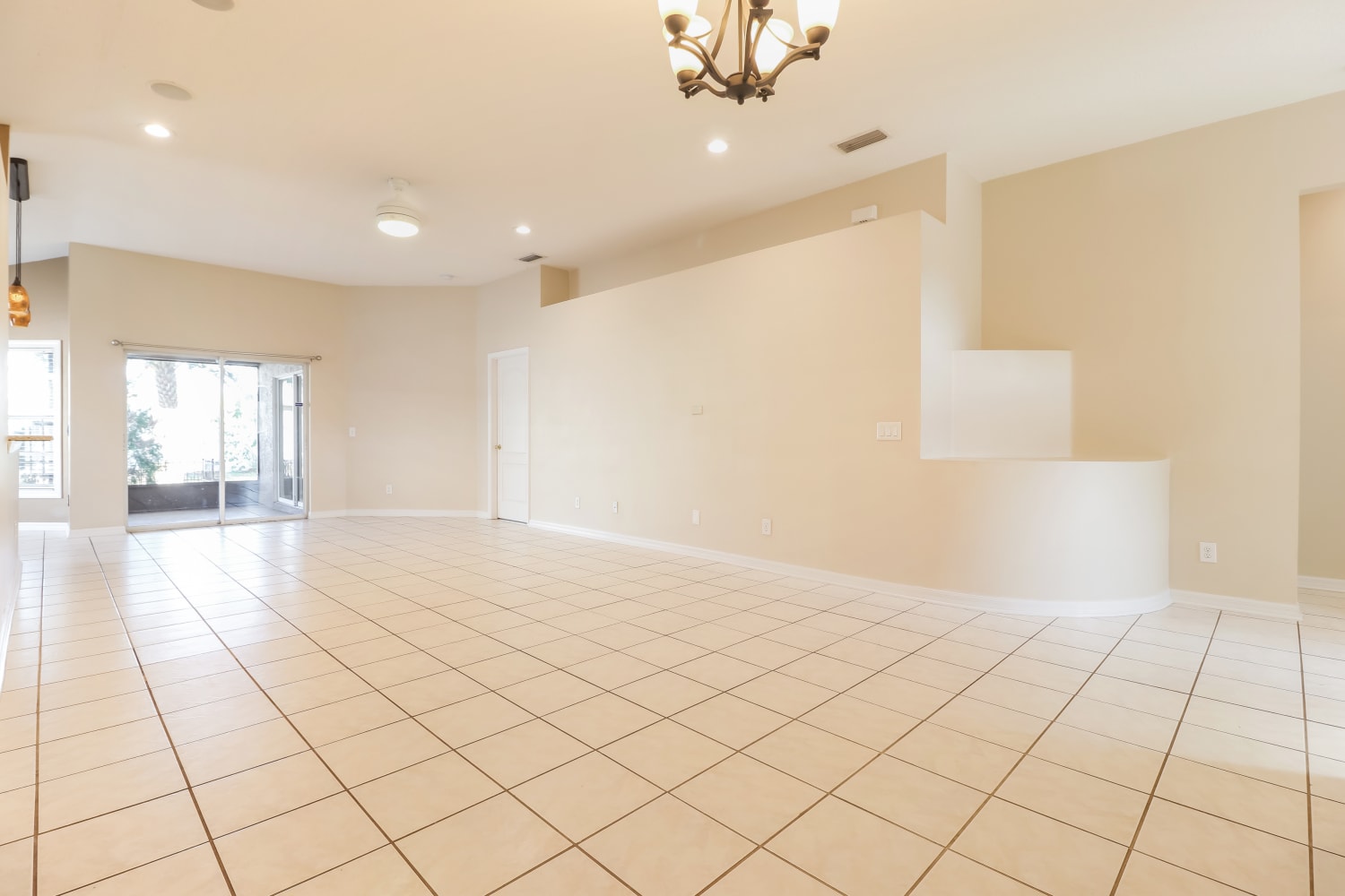 1022 Torreya Way photo 4