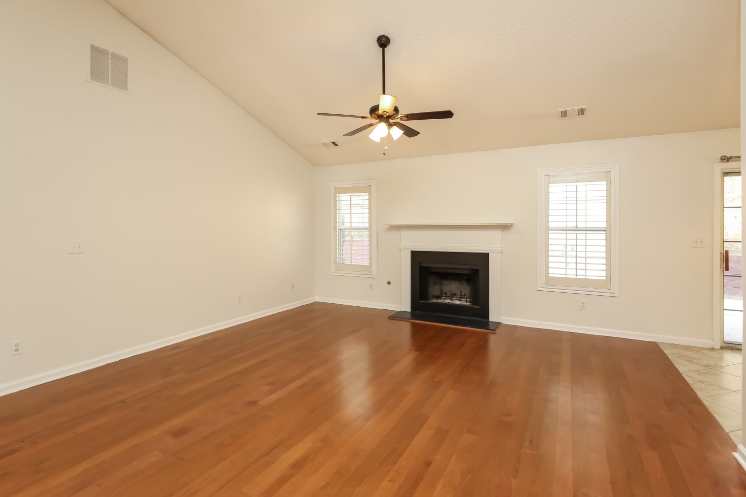 5700 River Ridge Ln photo 3