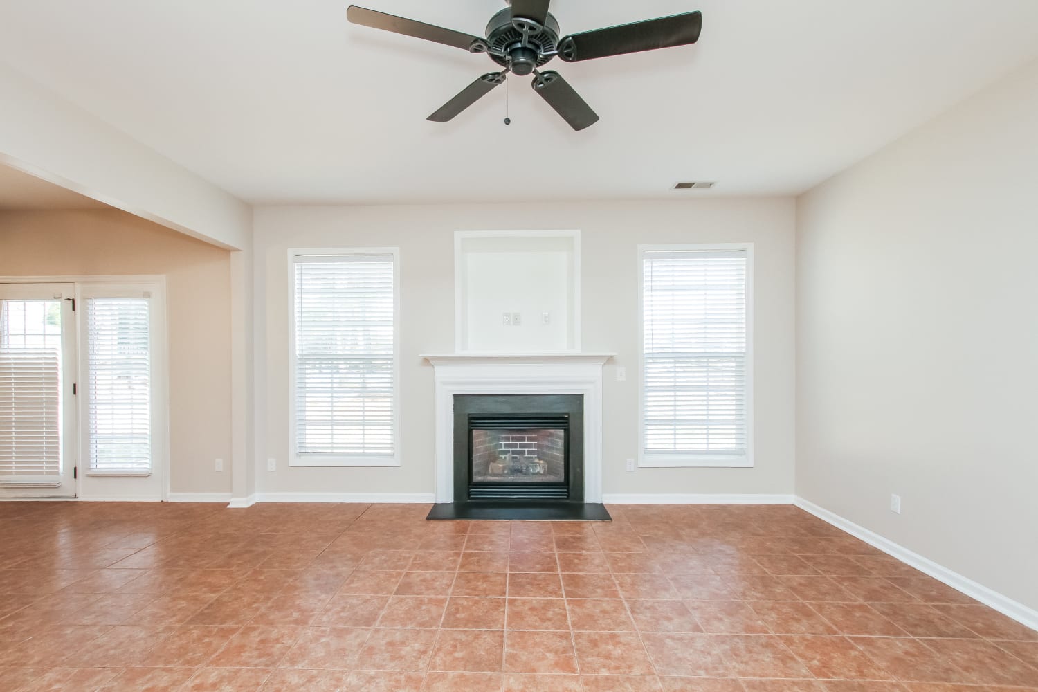 107 Vance Crescent Dr photo 2