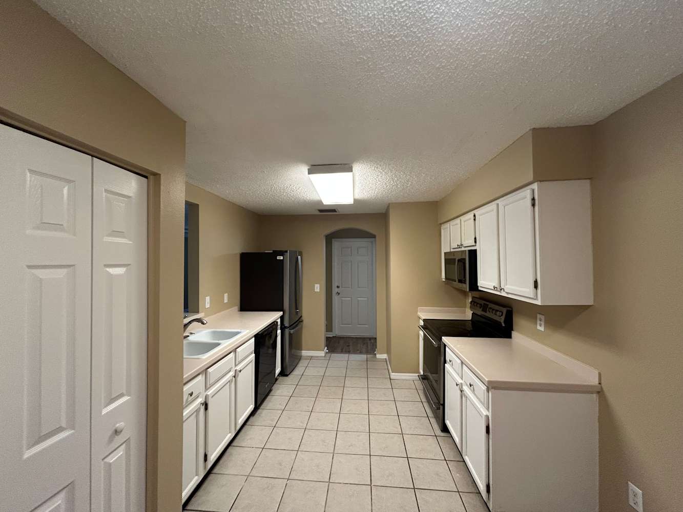 1609 Prowmore Dr photo 3