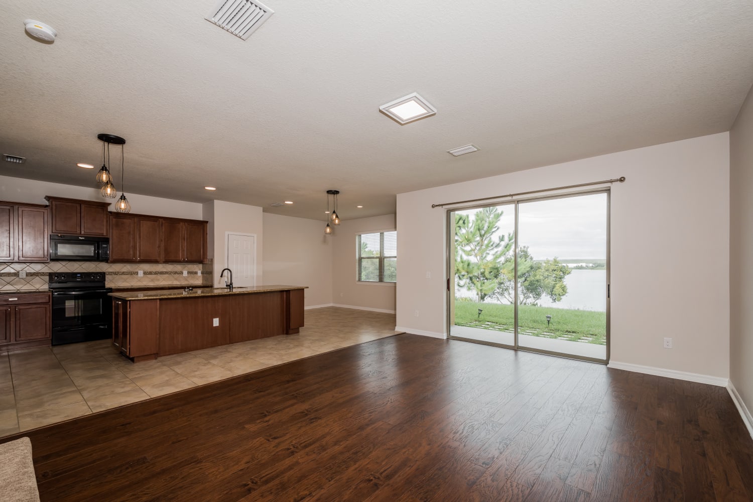 6119 Magnolia Park Blvd photo 2