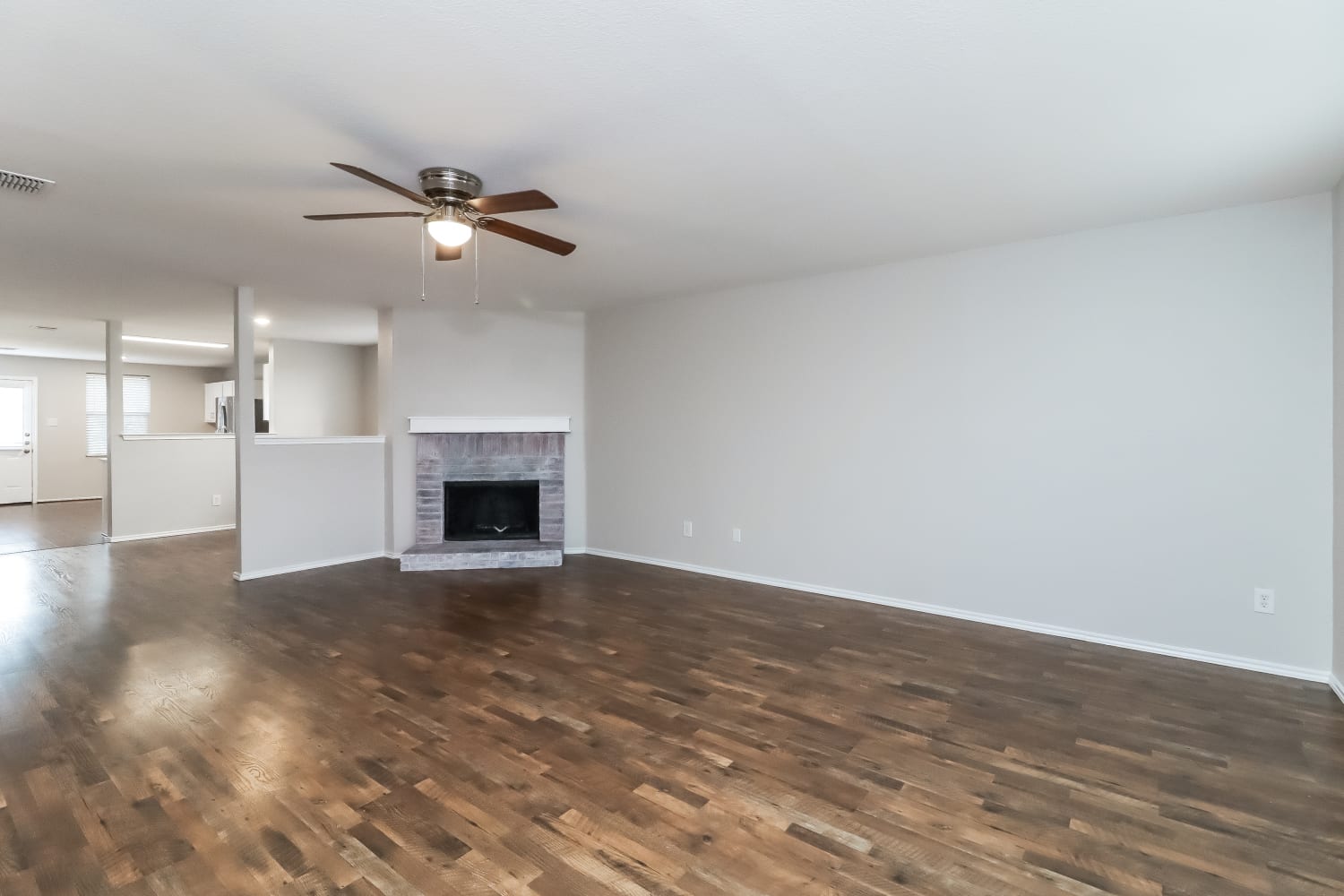 1412 Krista Dr photo 5