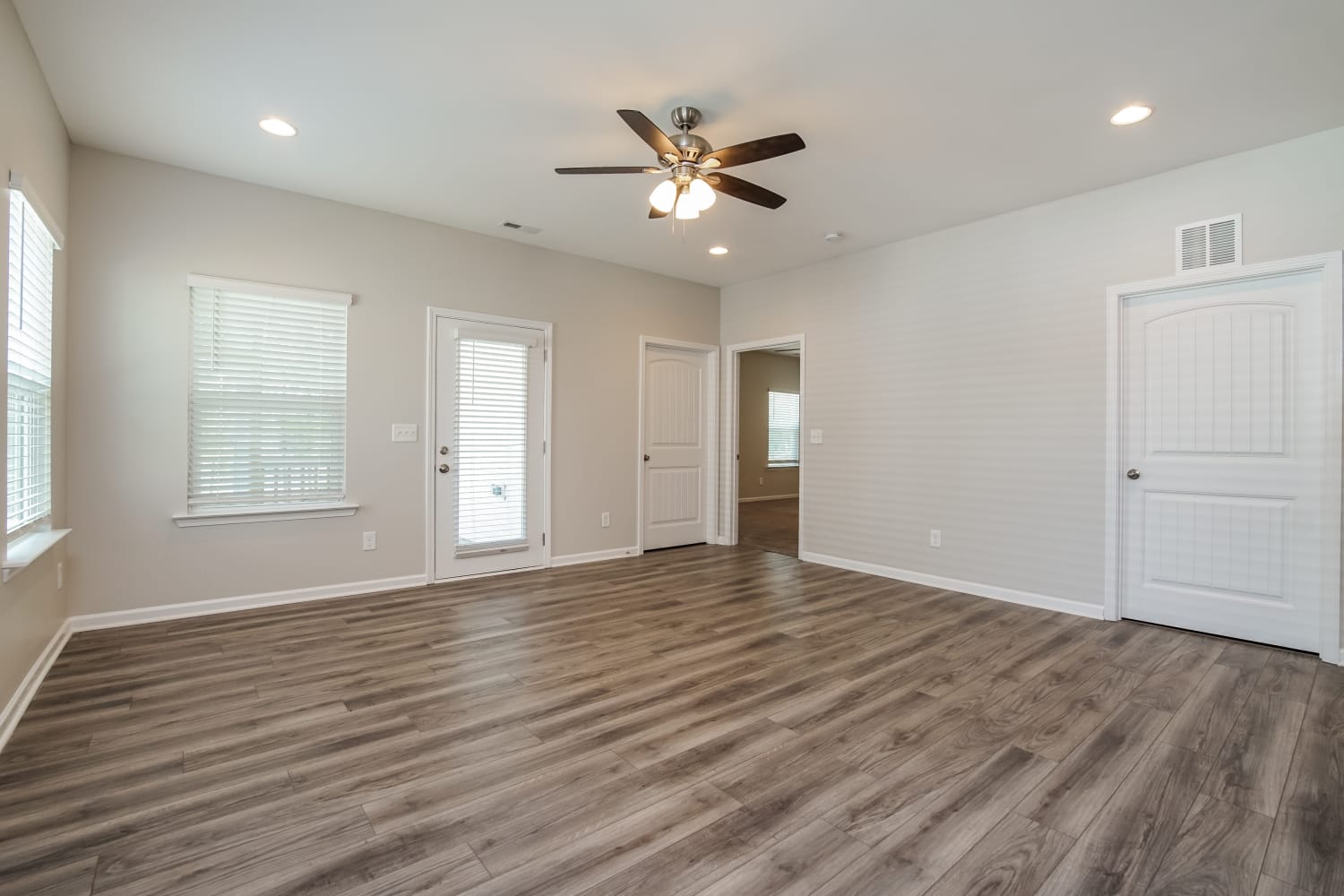 6809 Shane Dr photo 5