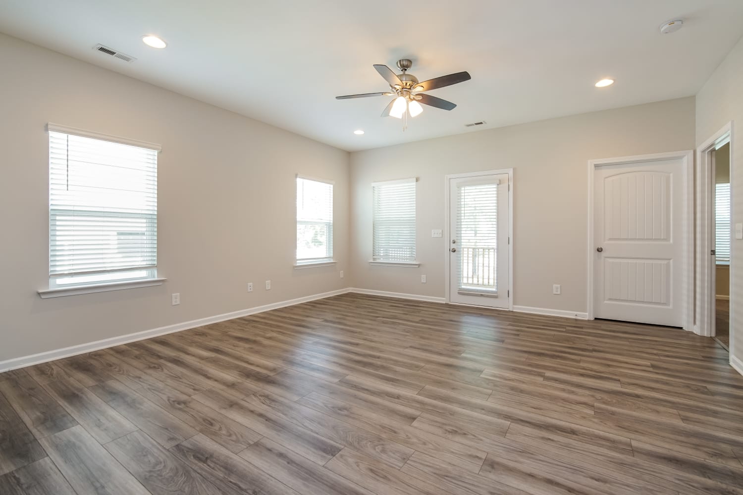 6809 Shane Dr photo 4