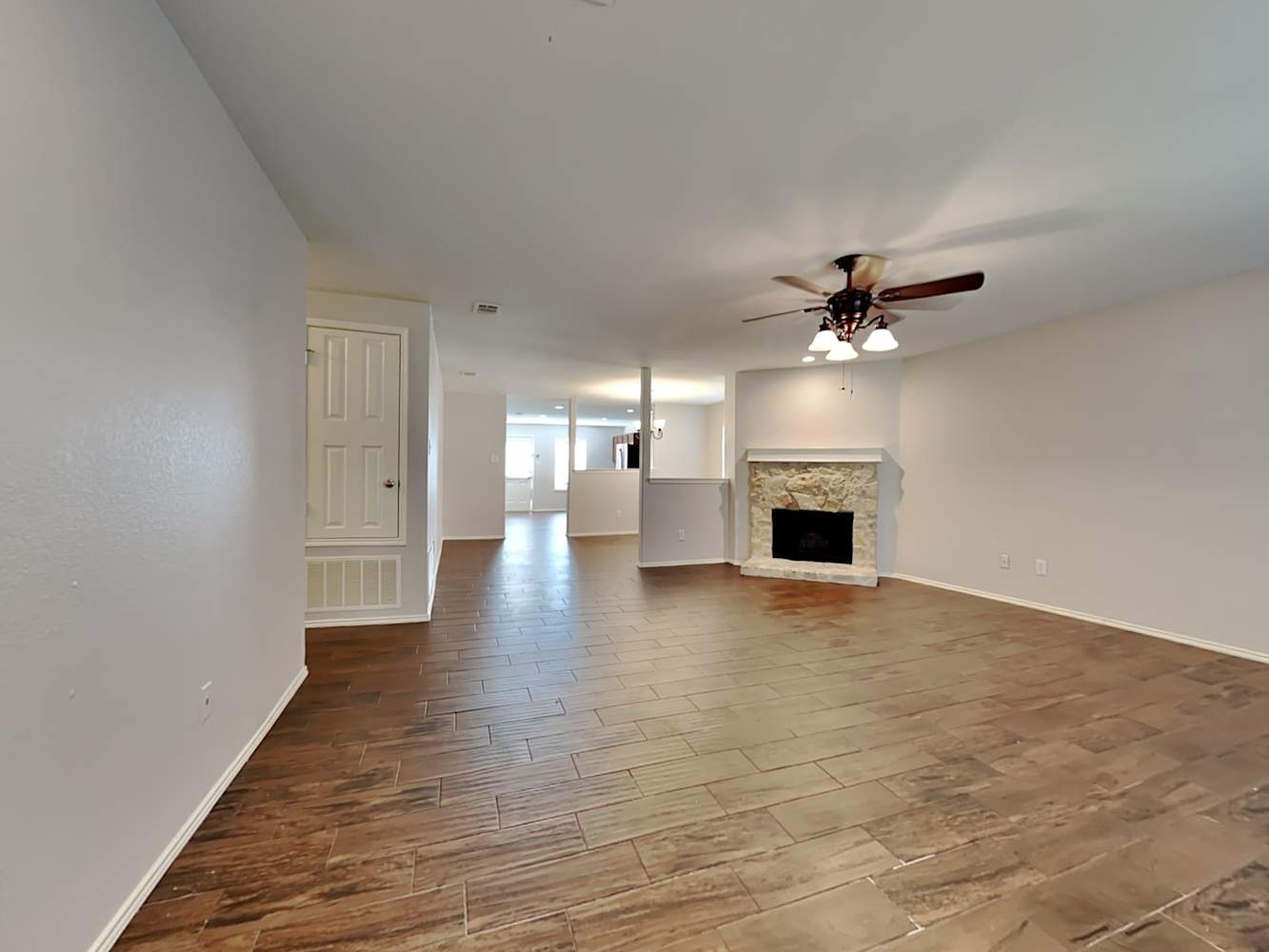 802 Windflower Dr photo 3
