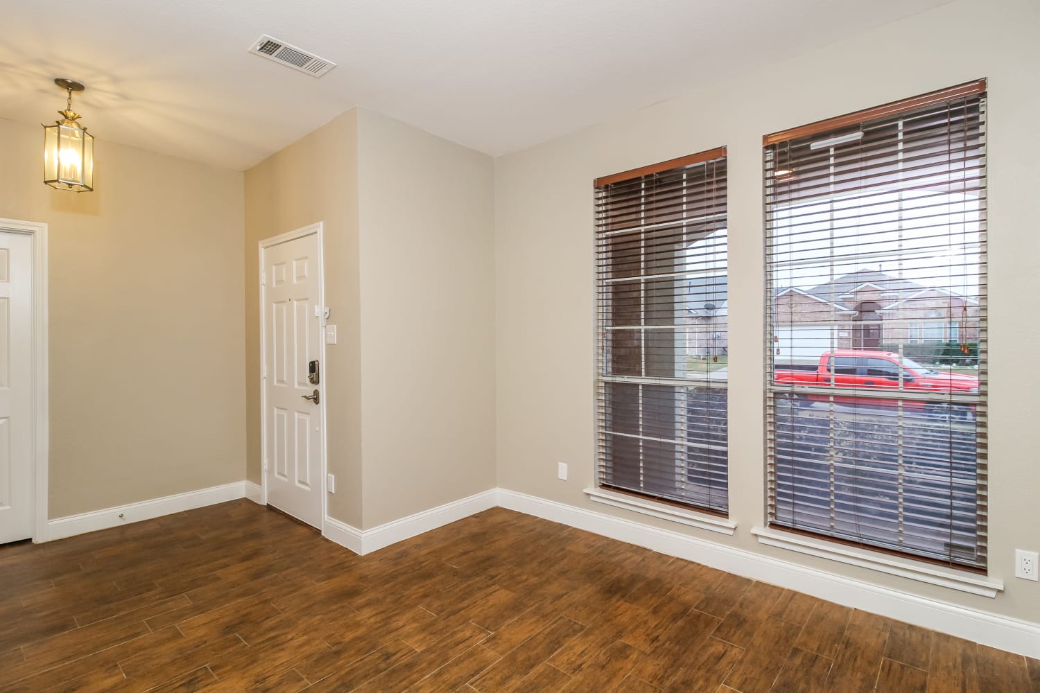 6231 Farrah Dr photo 2