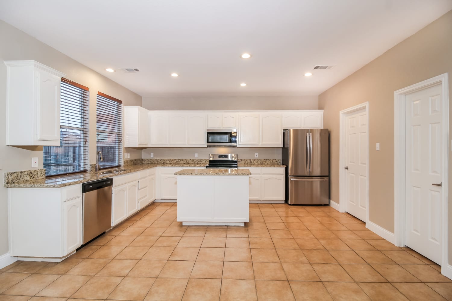 6231 Farrah Dr photo 5