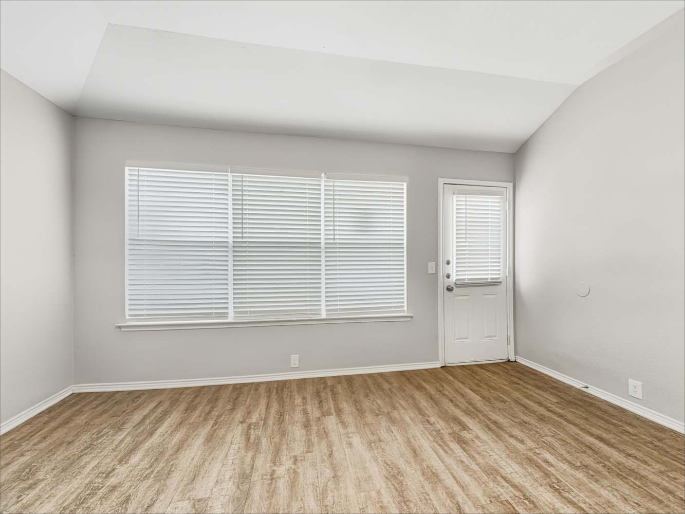 2513 Tar Heel Dr photo 4