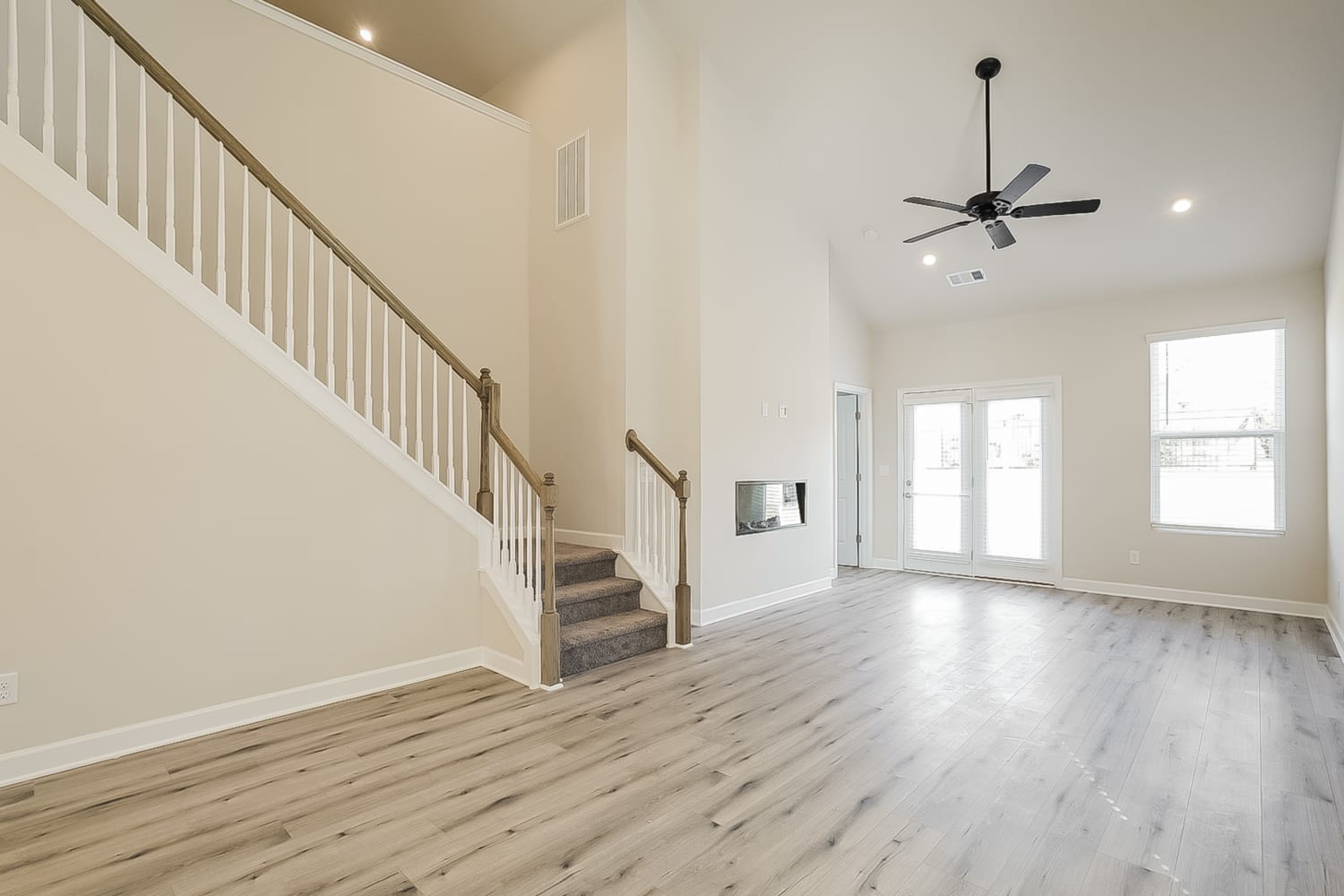 548 Becks Pl photo 2