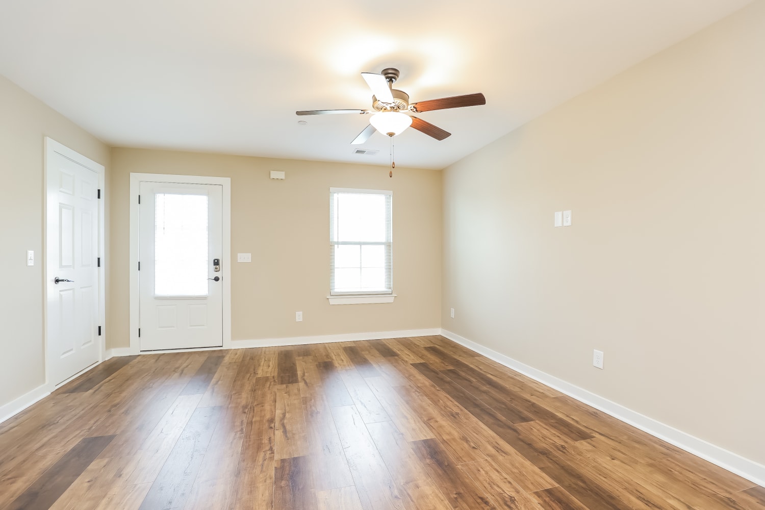 200 Emmett Dr photo 3