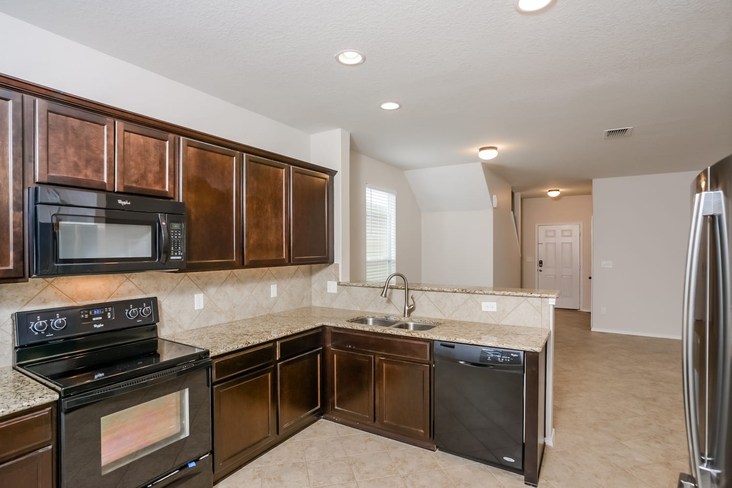 467 Walnut Crst photo 4