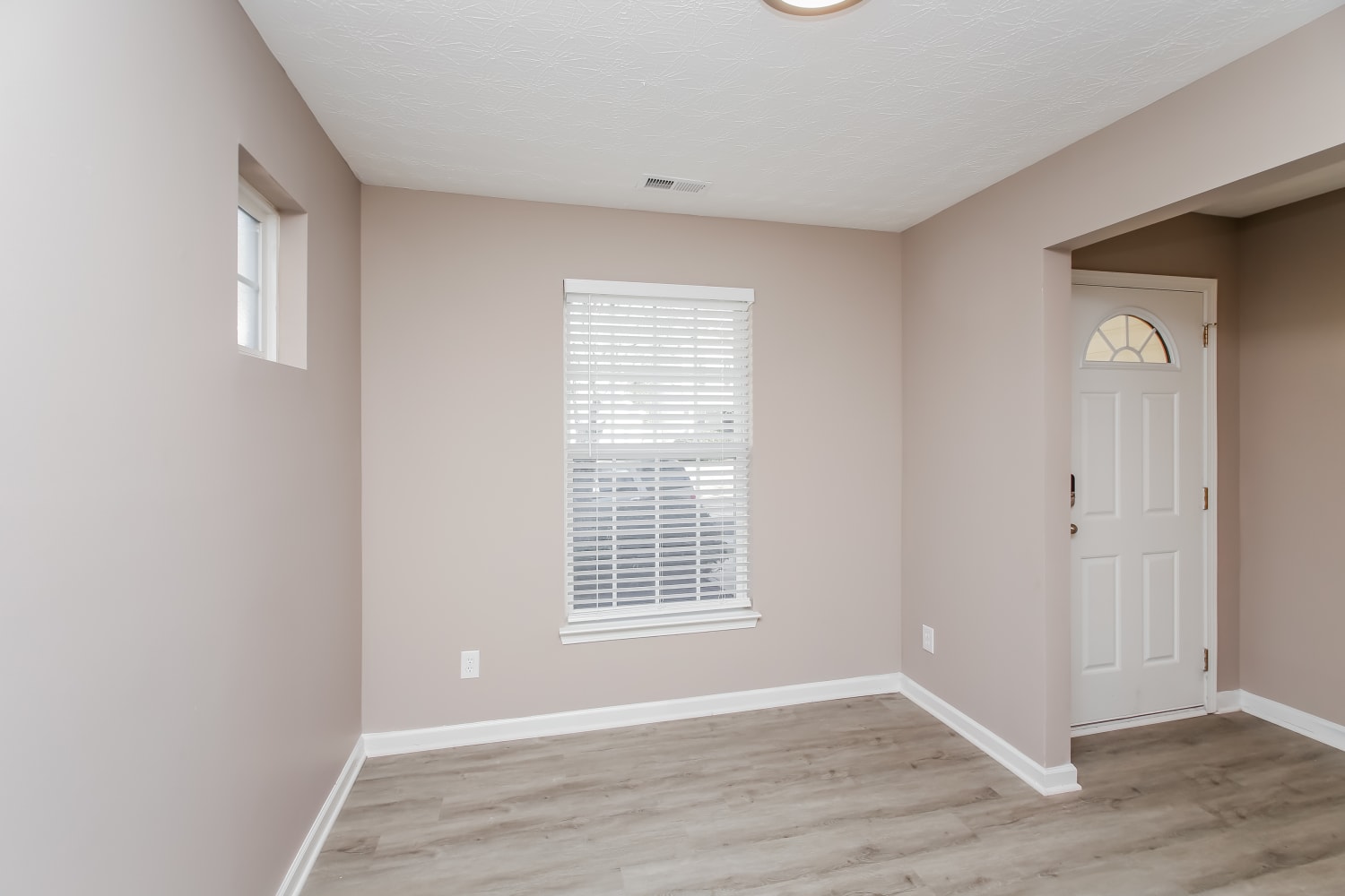 232 Topaz Dr photo 2
