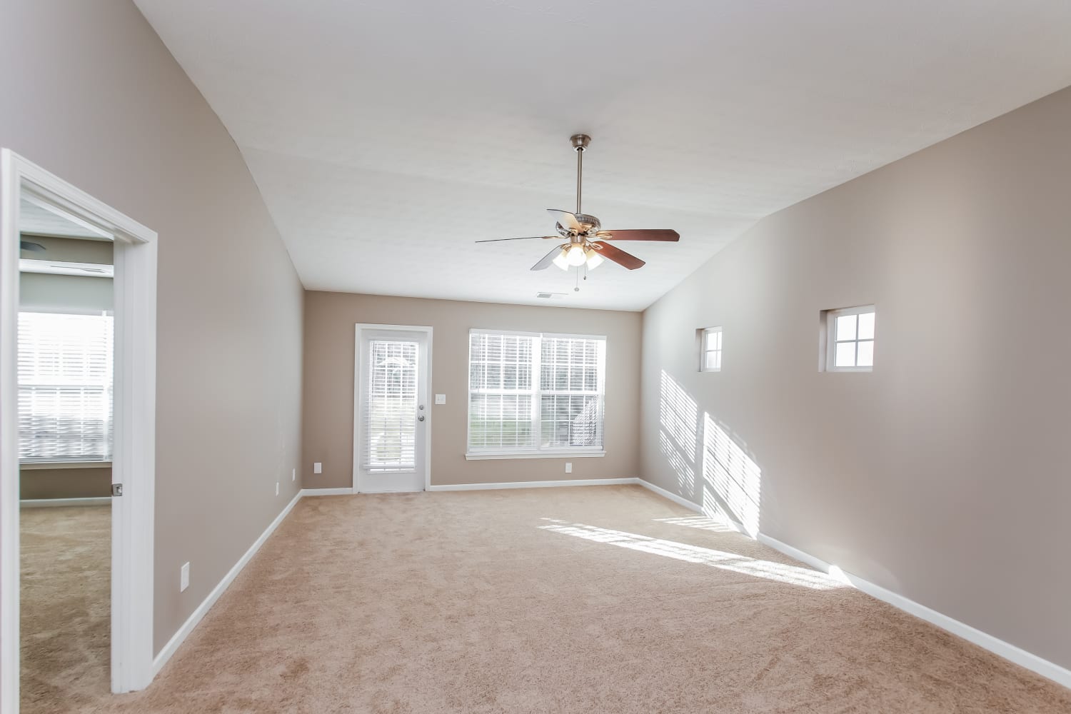 232 Topaz Dr photo 3