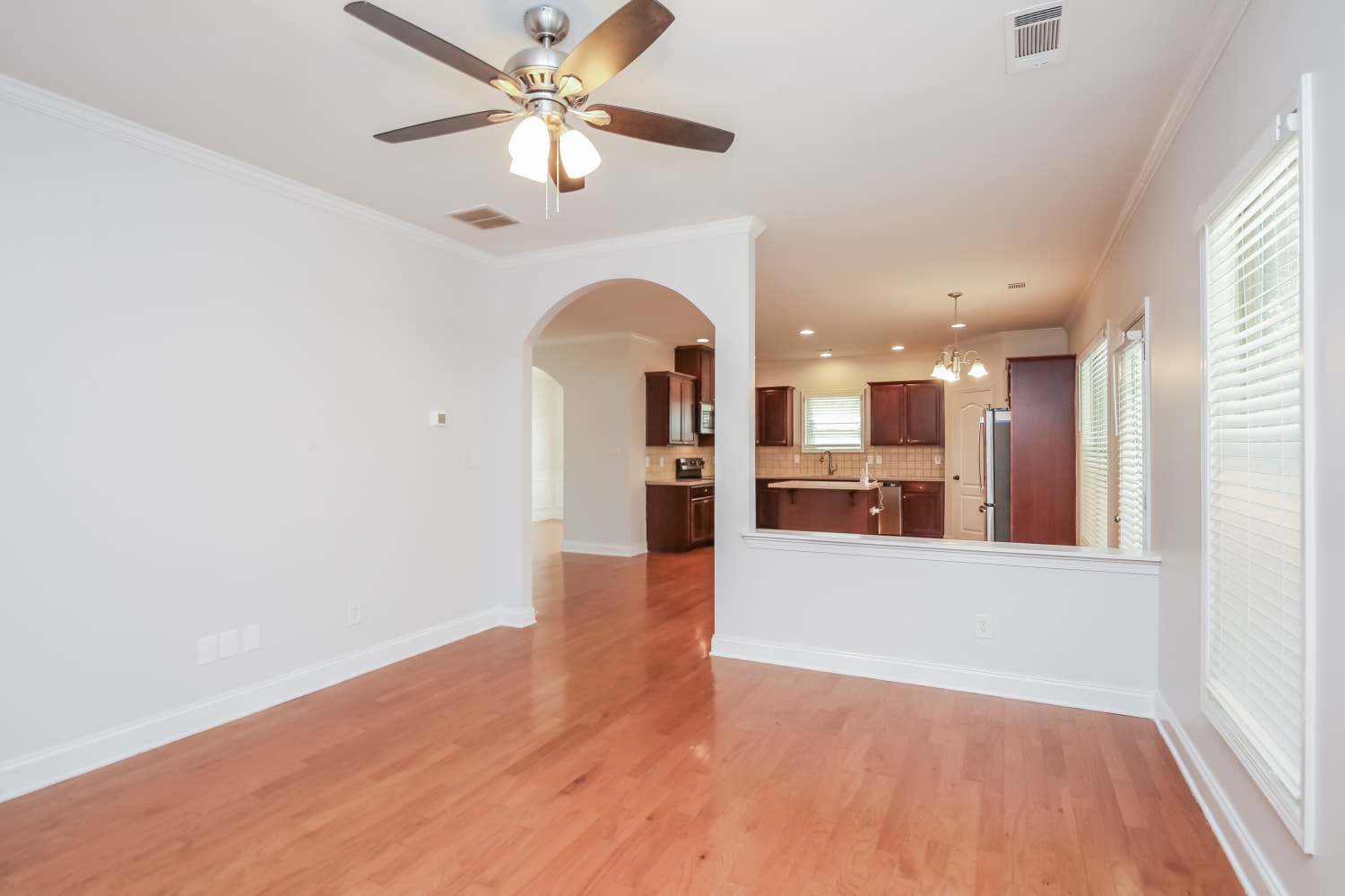 532 Suwanee Oaks Dr photo 5