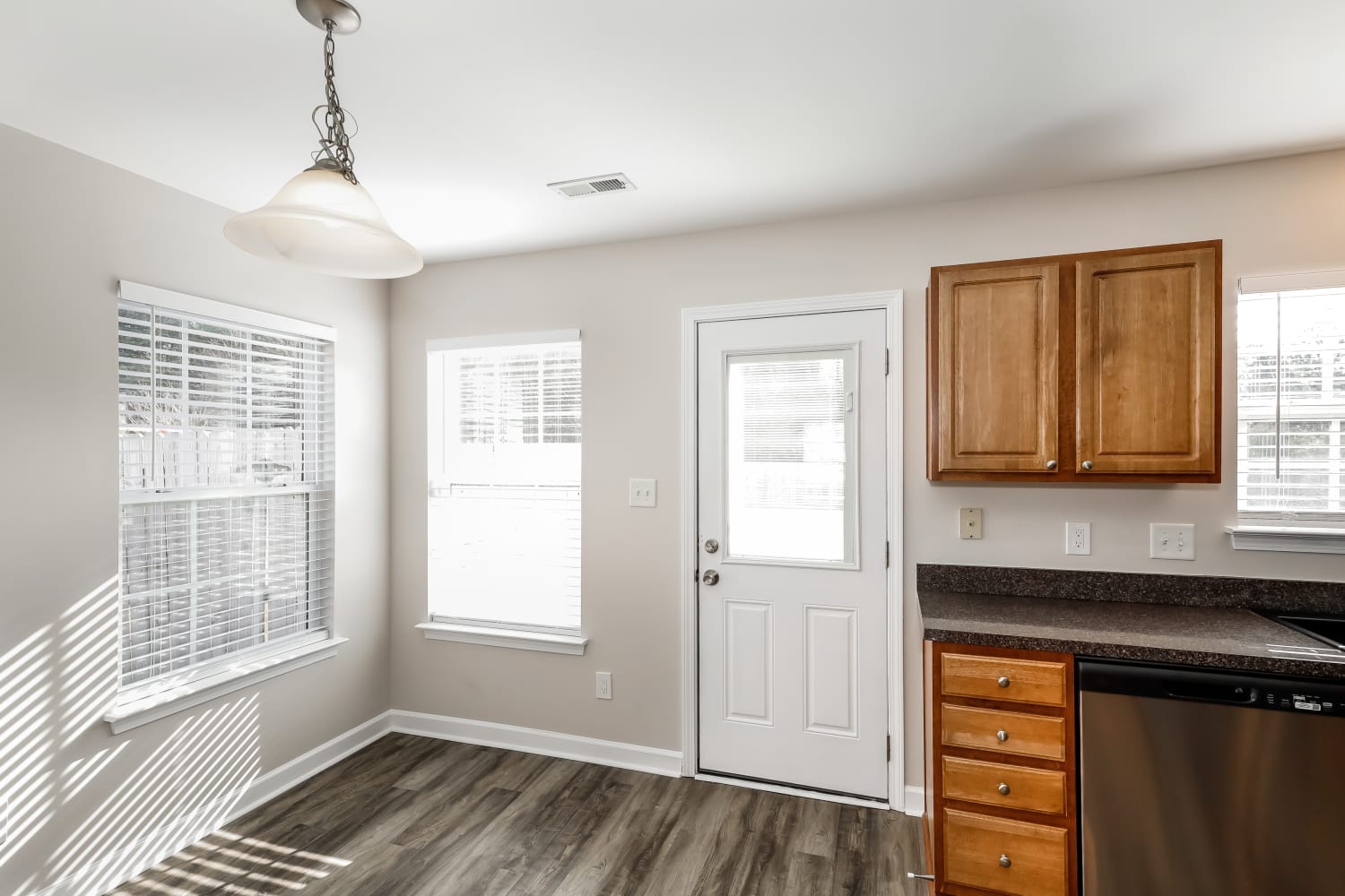 104 Glencroft Dr photo 4