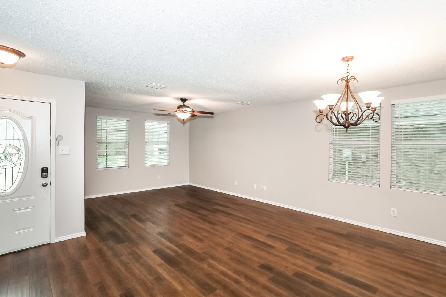 1829 Lariat Dr photo 4
