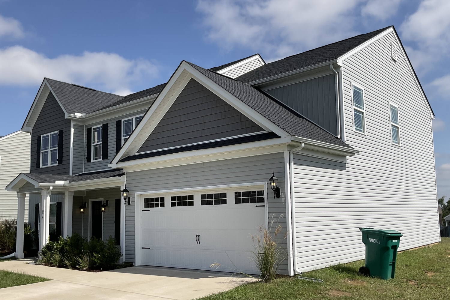 1079 Vanguard Dr photo 2
