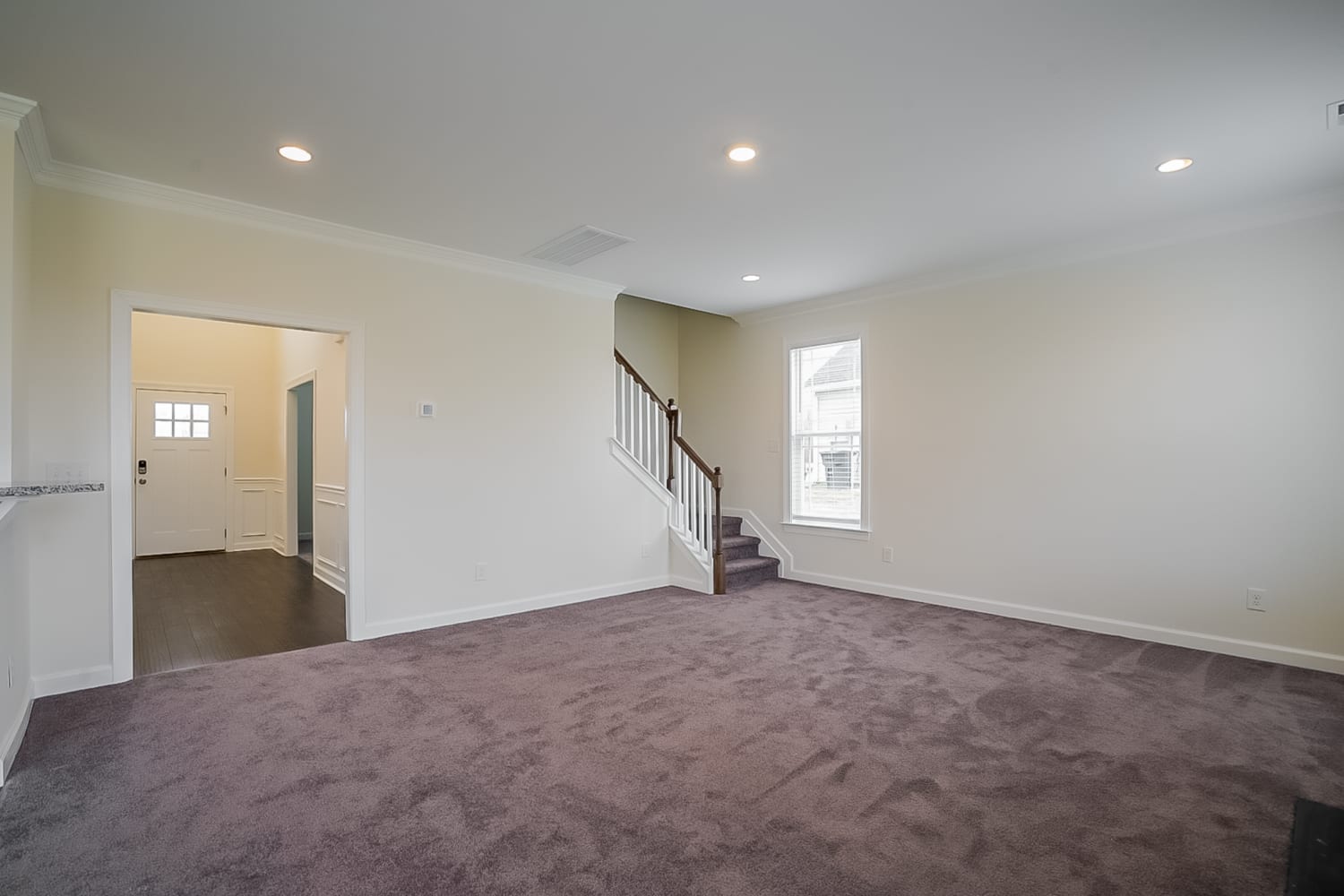 1079 Vanguard Dr photo 5