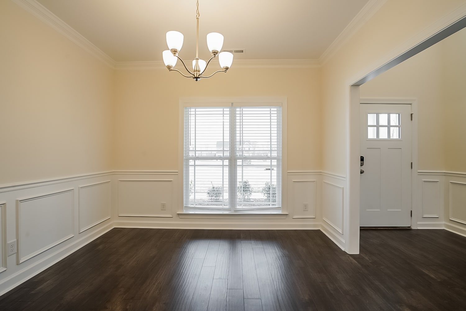 1079 Vanguard Dr photo 3