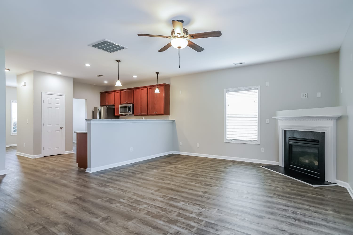 1309 Hosmer Court photo 3