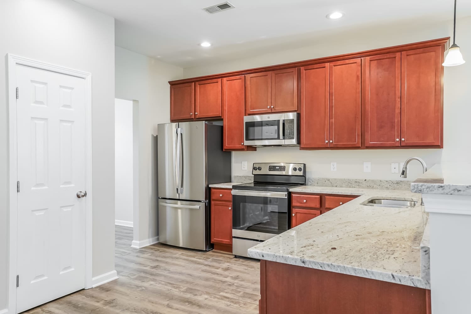 1309 Hosmer Court photo 4