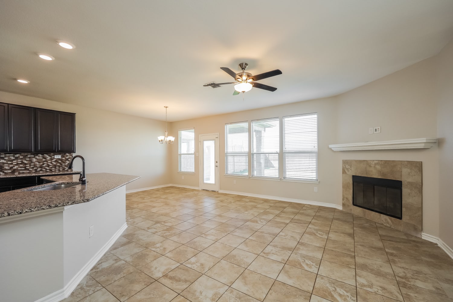 220 Colonial Blf photo 2
