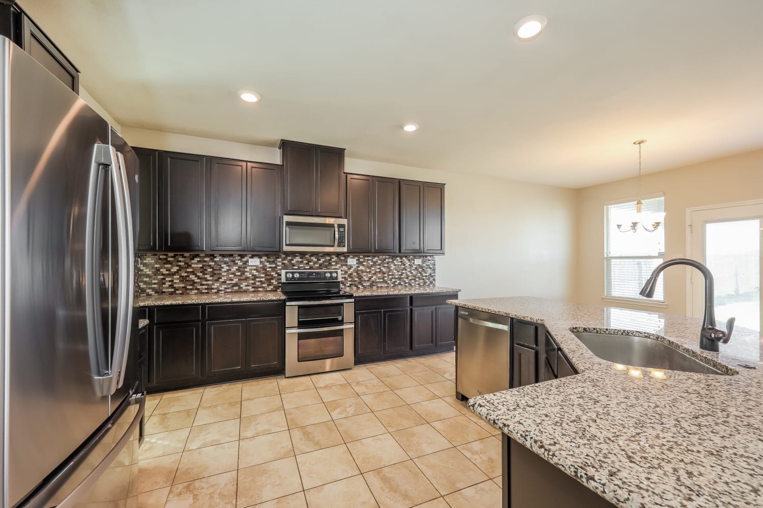 220 Colonial Blf photo 5