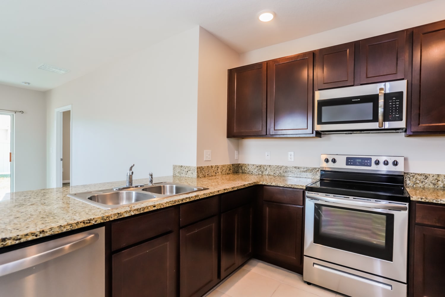 3871 Golden Oriole Pkwy photo 4