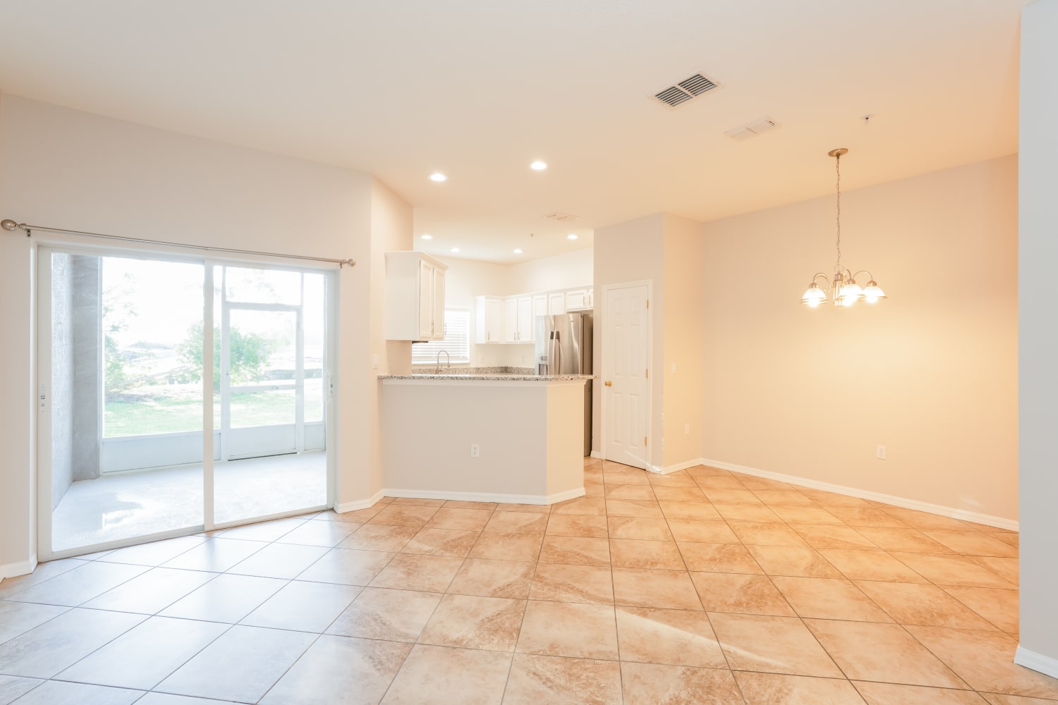 1366 Grantham Dr photo 4