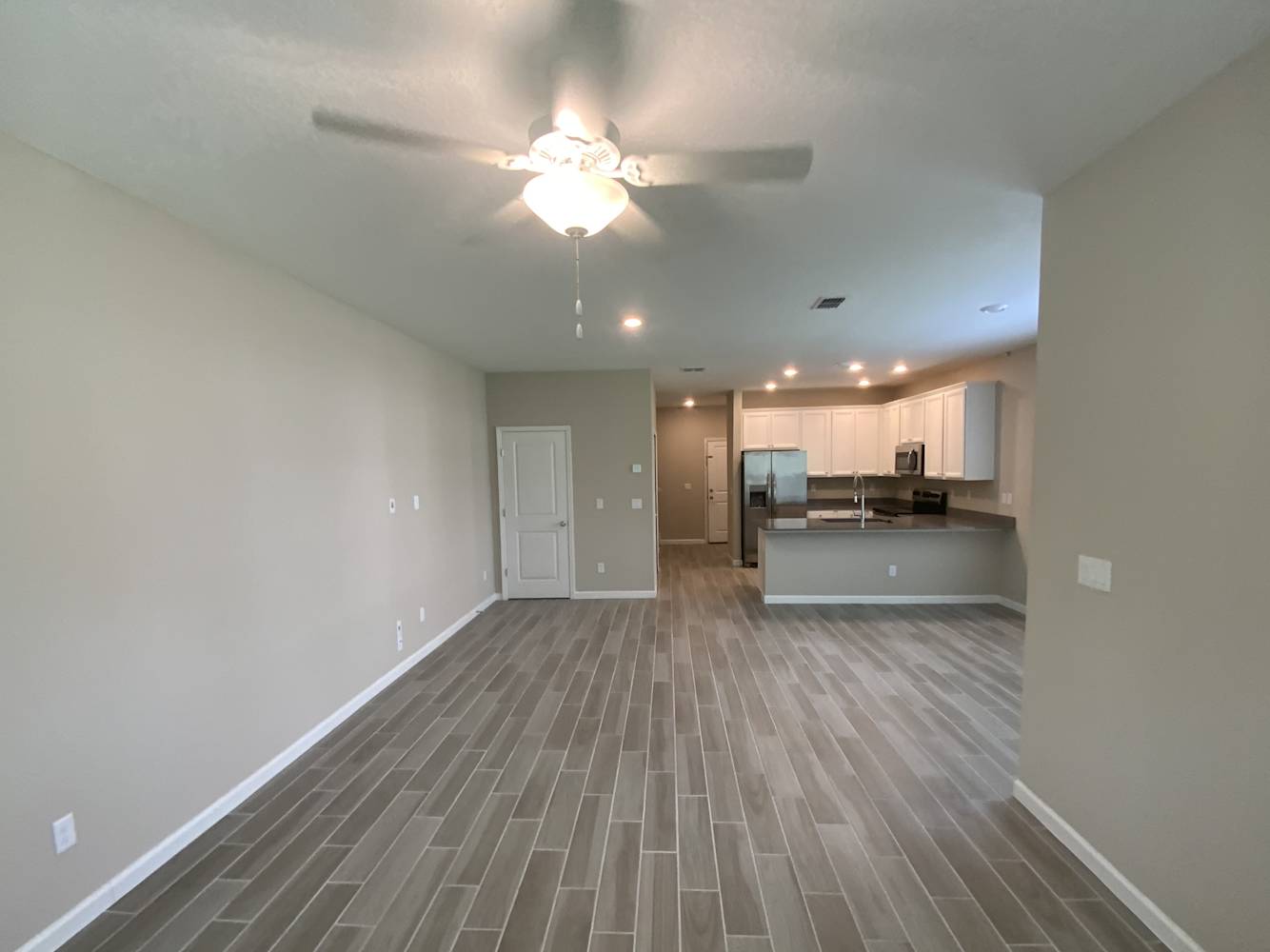 667 Cherry Ridge Dr photo 2