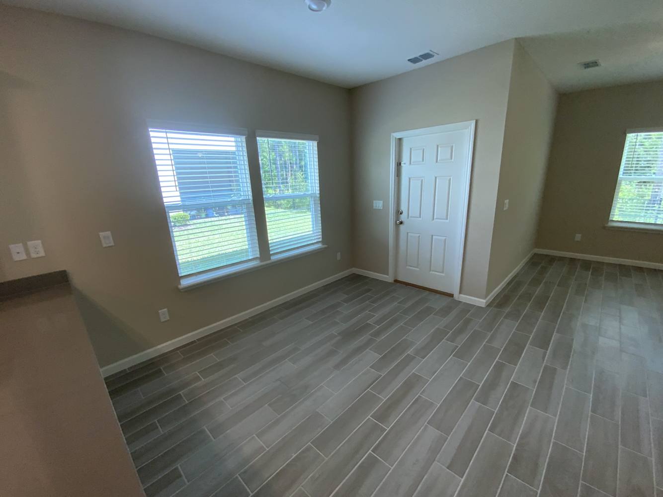 667 Cherry Ridge Dr photo 3