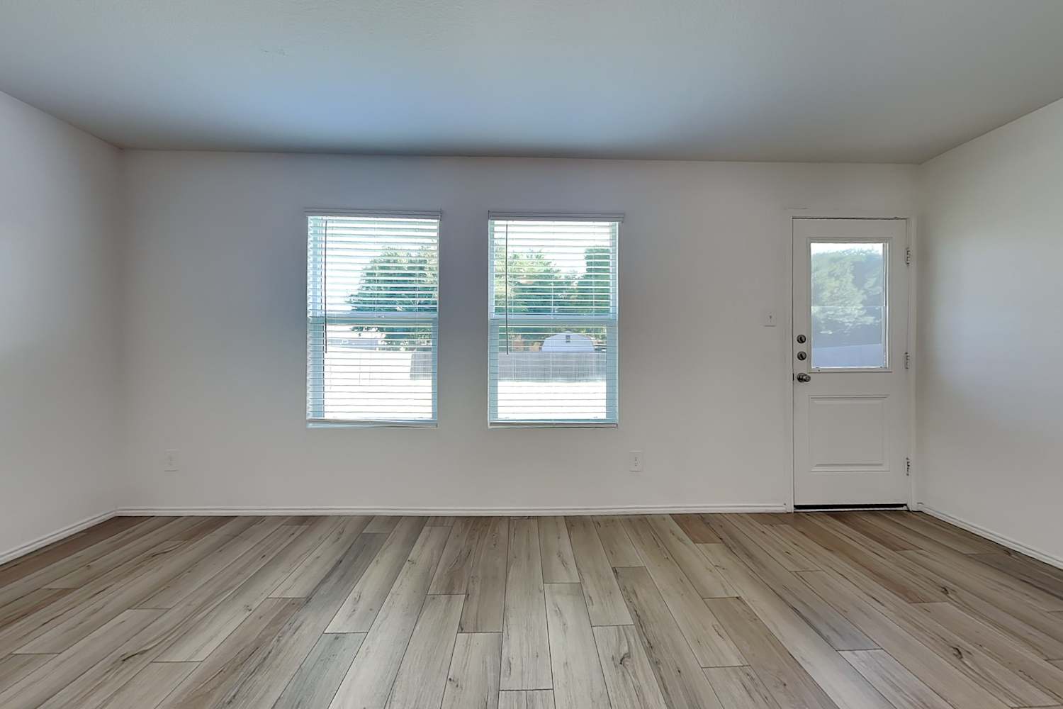 10527 Sewell Cir photo 4