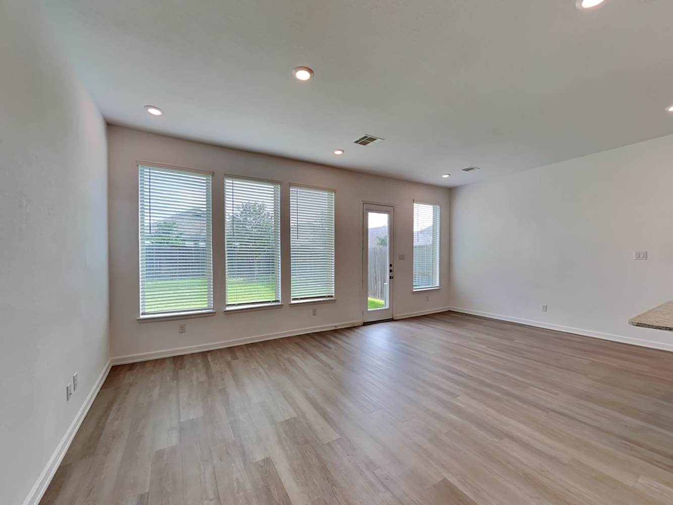 4027 Champlain Wy photo 5