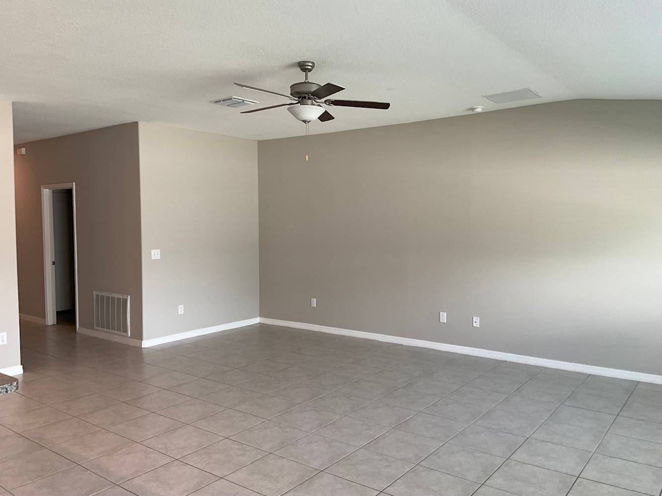 1506 Blue Rose Dr photo 2