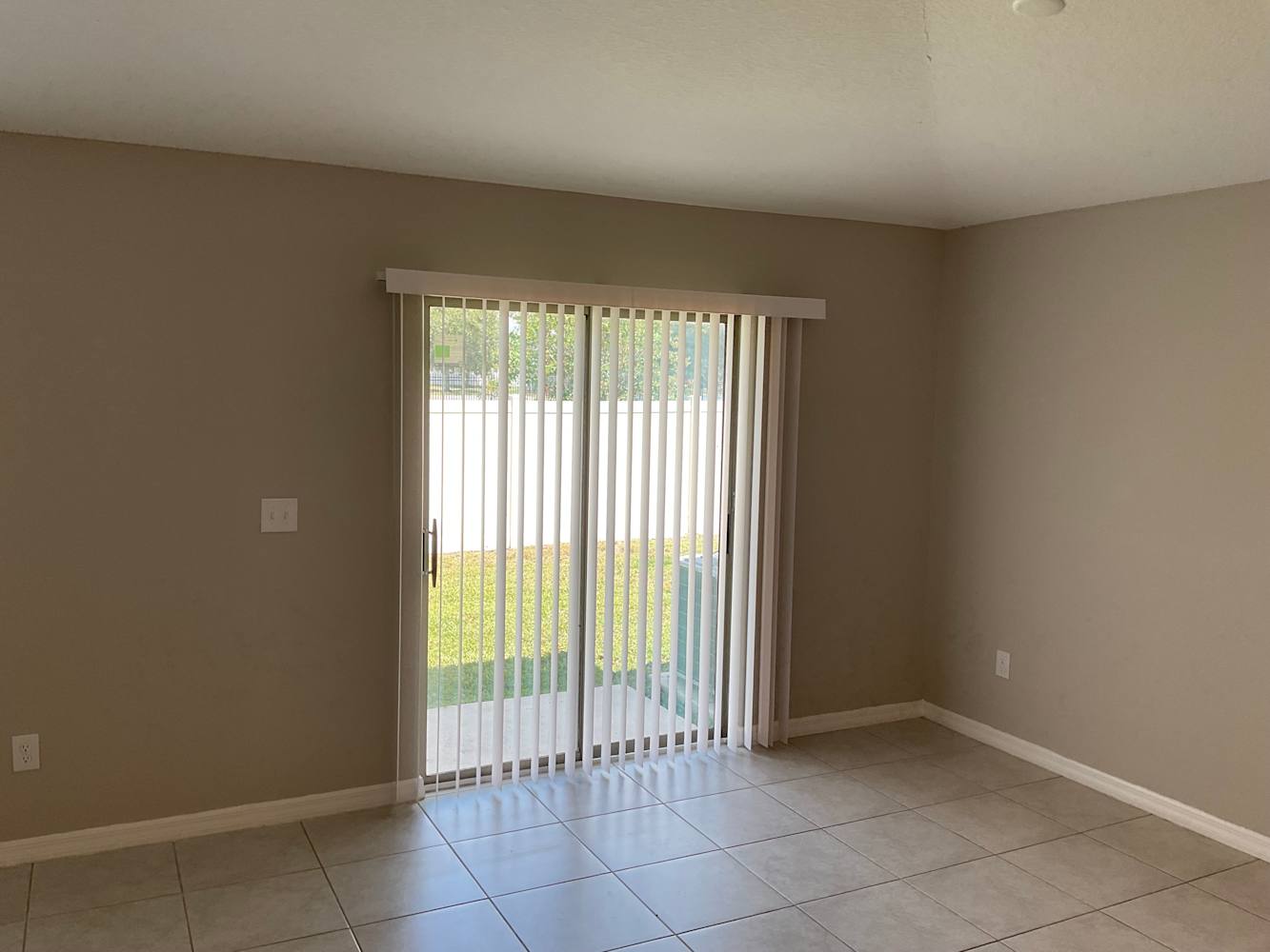 1506 Blue Rose Dr photo 4