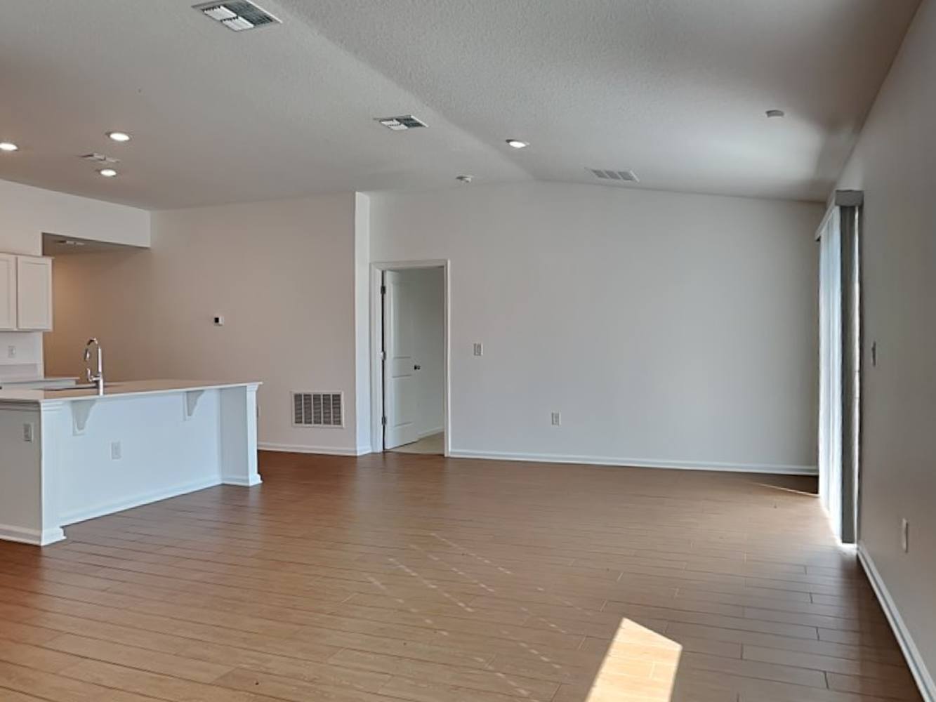 1074 Caitlin Loop photo 4