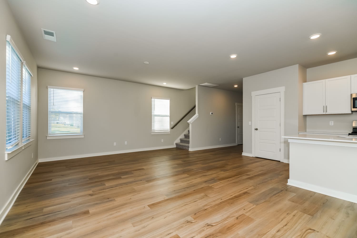 1007 Baltusrol Ln photo 4