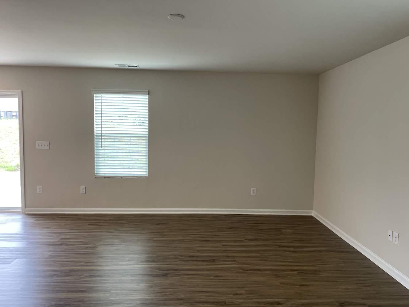 1125 Woodhouse Dr photo 4