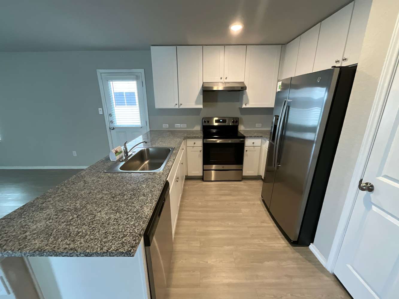 126 Pasadena Pl photo 4