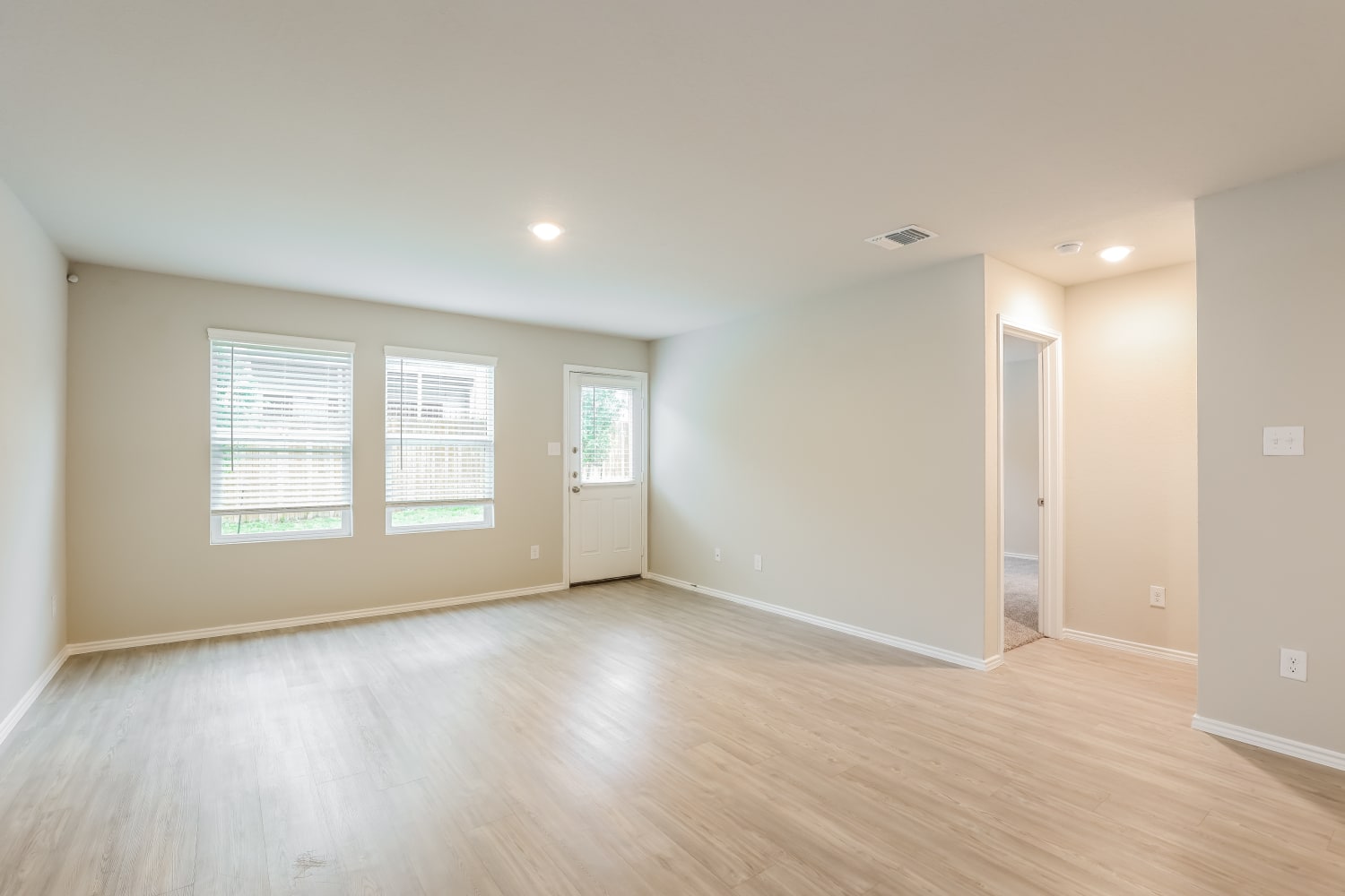 5711 Leon Pl photo 4