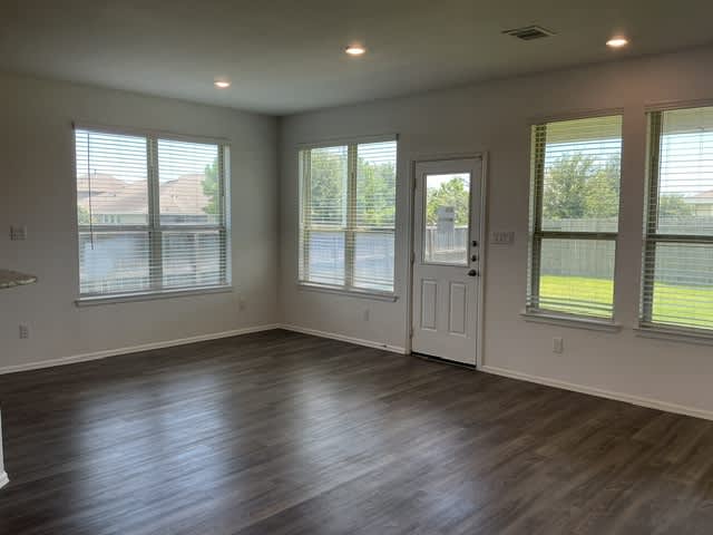 753 Ridgewood Lake Dr photo 3