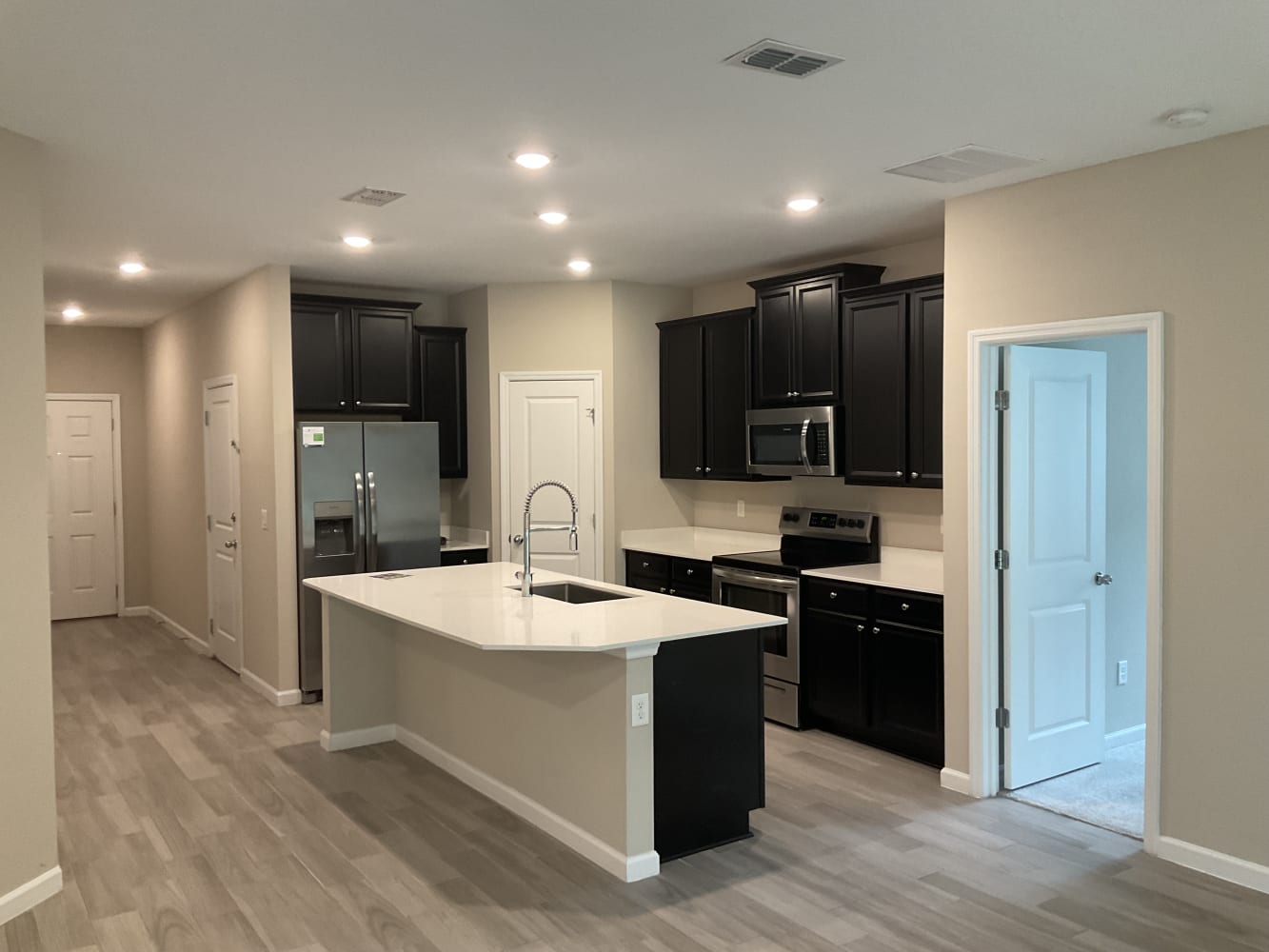 9516 Lovage Ln photo 3