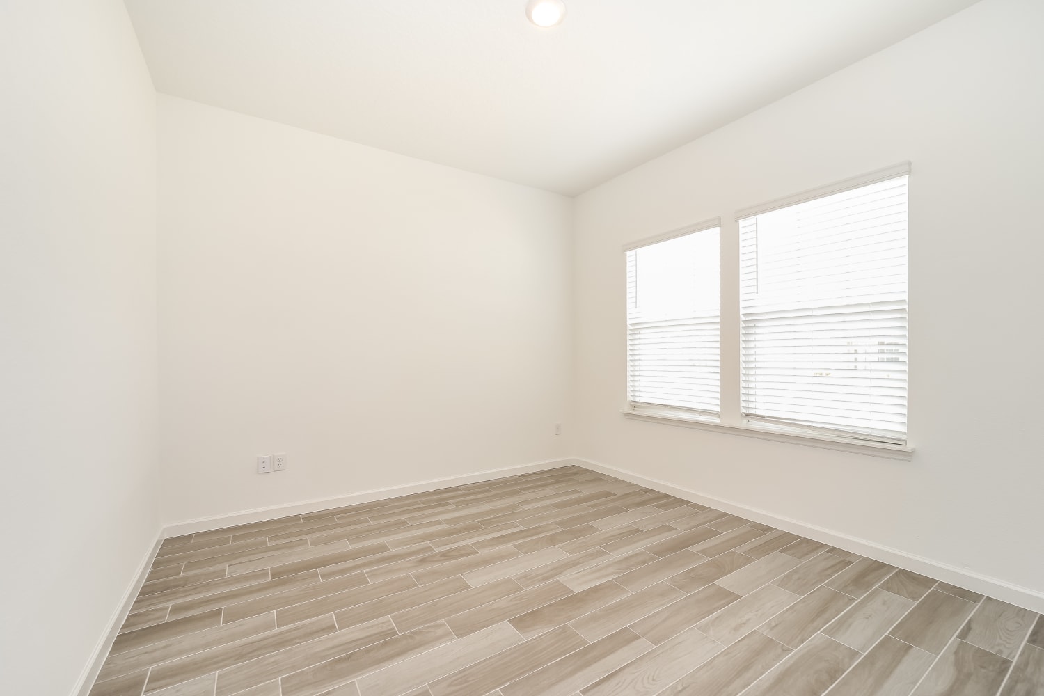 7561 Chervil St photo 3