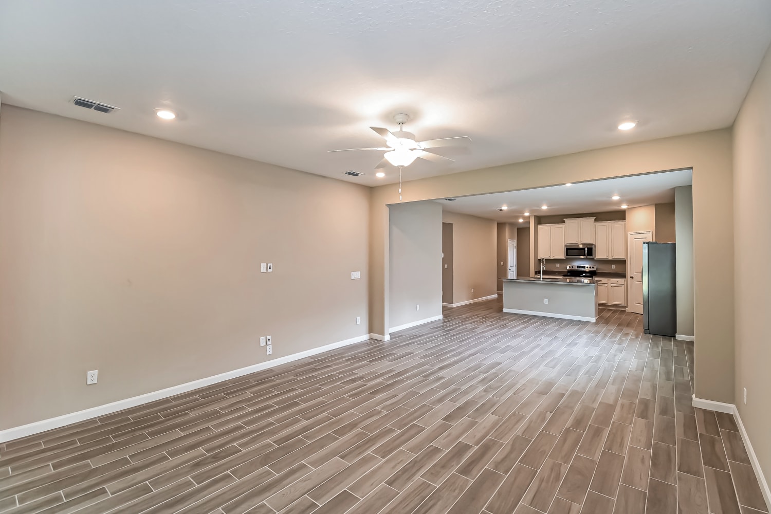 2433 Laylas Wy photo 5