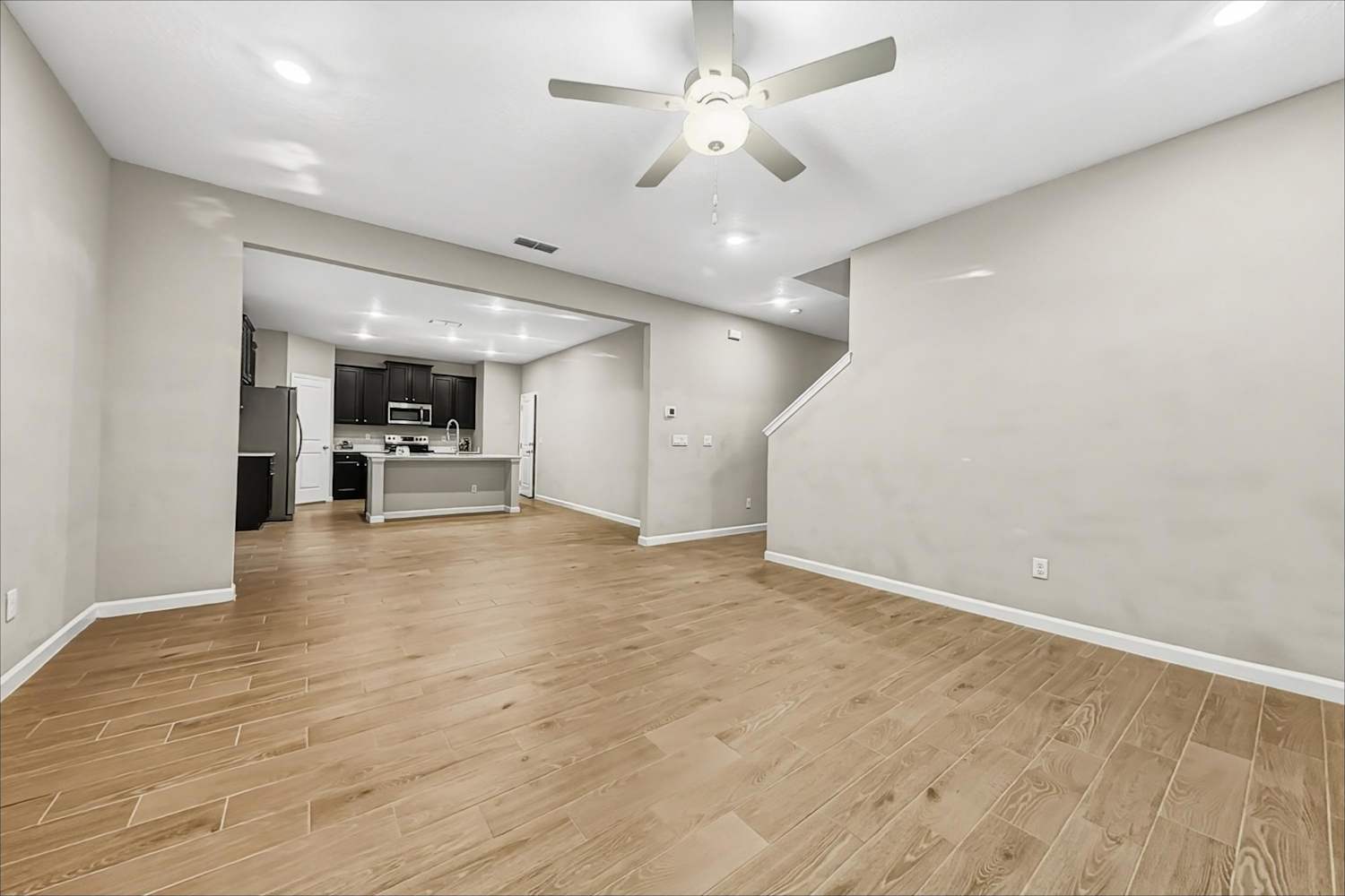 2463 Laylas Wy photo 5